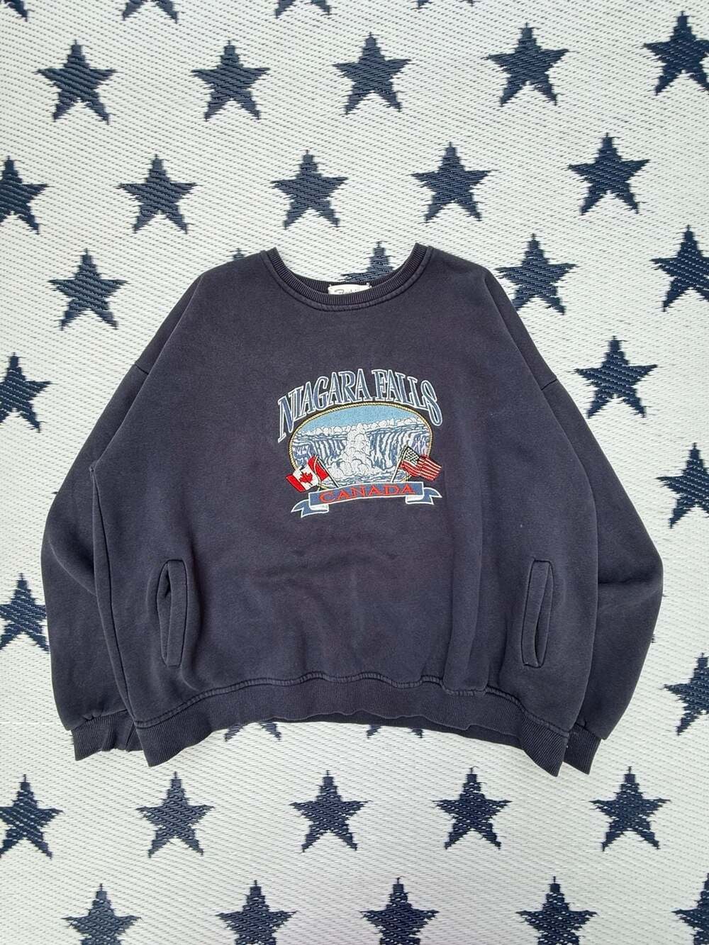 Vintage 90s Niagara Falls Canada Embroidered Pocket Crewneck XL